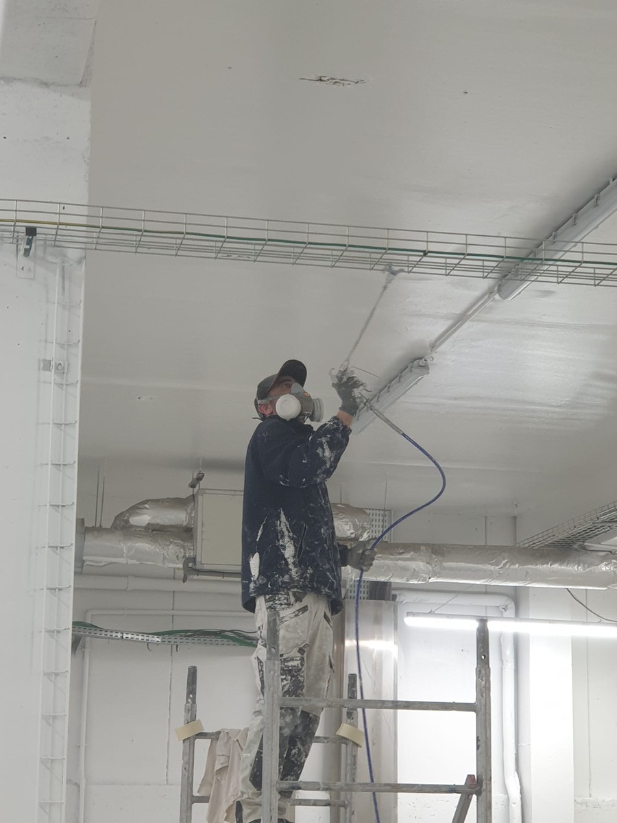 Application de peinture Airless au plafond